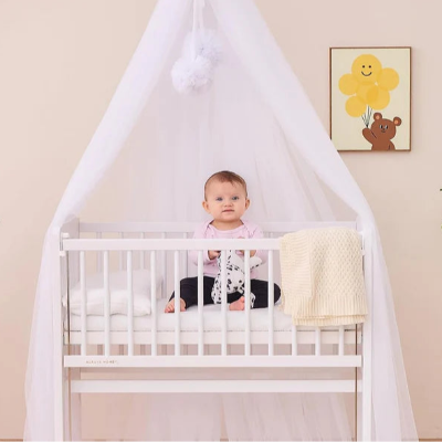 ciel de lit cabane bebe assis dedans