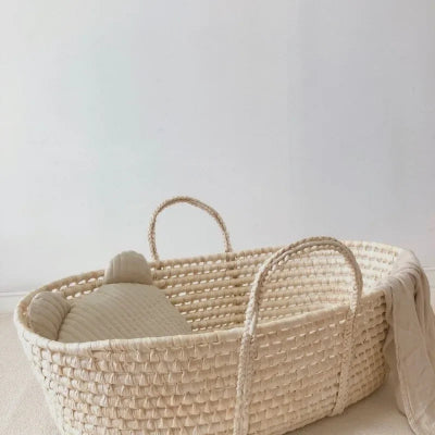 couffin en osier bebe decoratif