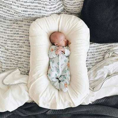 nouveau ne dort cocon bebe